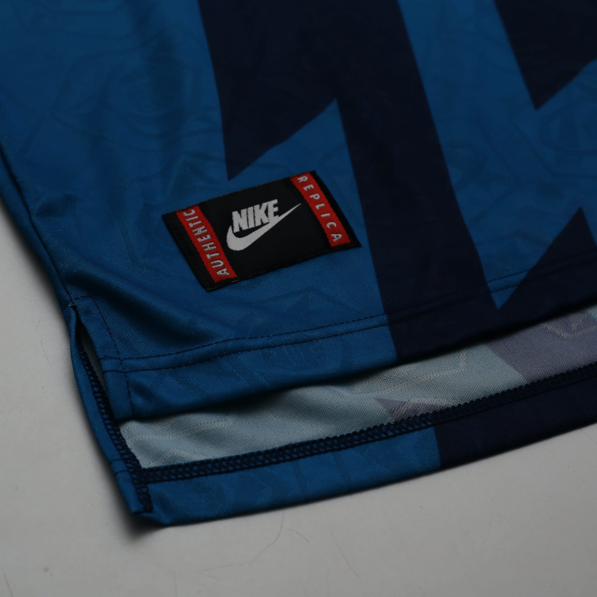 1995/96 Bergkamp #10 Arsenal Vintage Nike Away Football Shirt (XL)