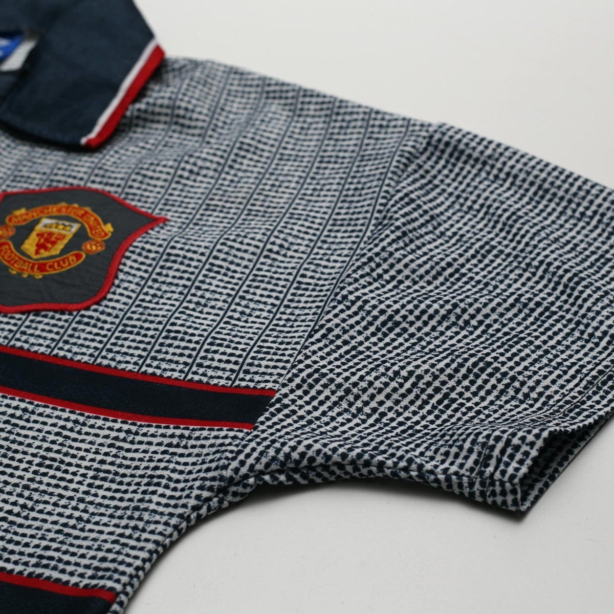 1995/96 Cantona #7 Manchester United Vintage Umbro Away Football Shirt (M)
