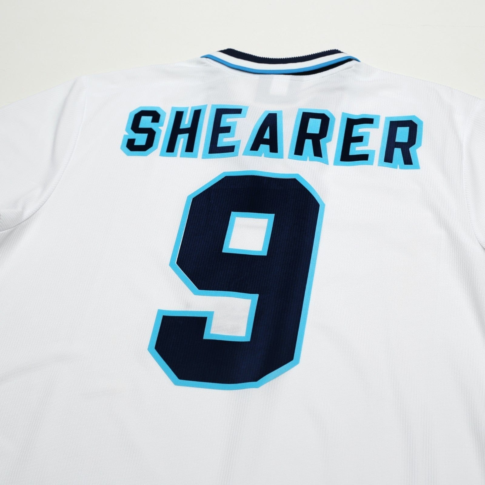 Authentic 1995/97 Shearer #9 England Retro Umbro Football Shirt