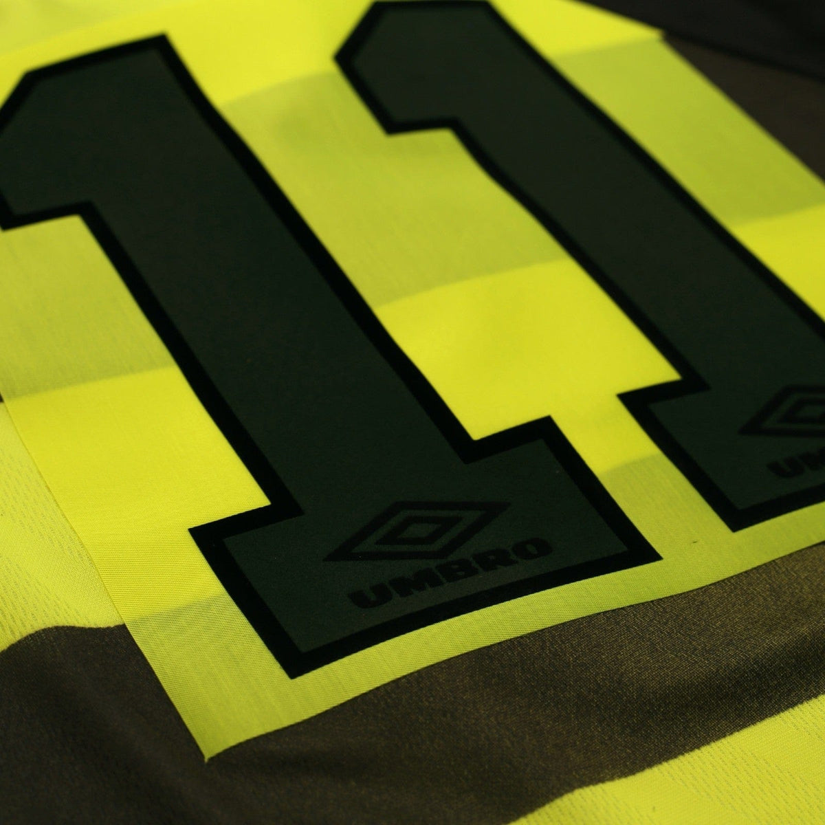 1996/97 Cadete #11 Celtic Vintage Umbro Away Football Shirt (M)