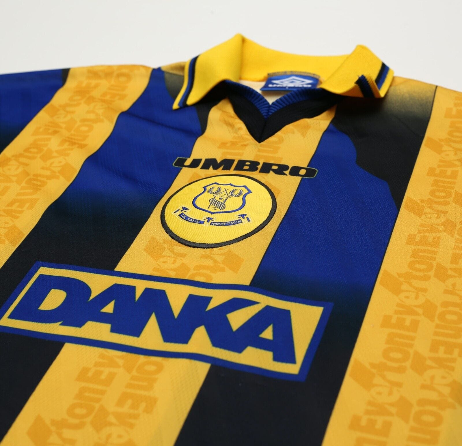 1996/97 FERGUSON #9 Everton Vintage Umbro Away Football Shirt (L)