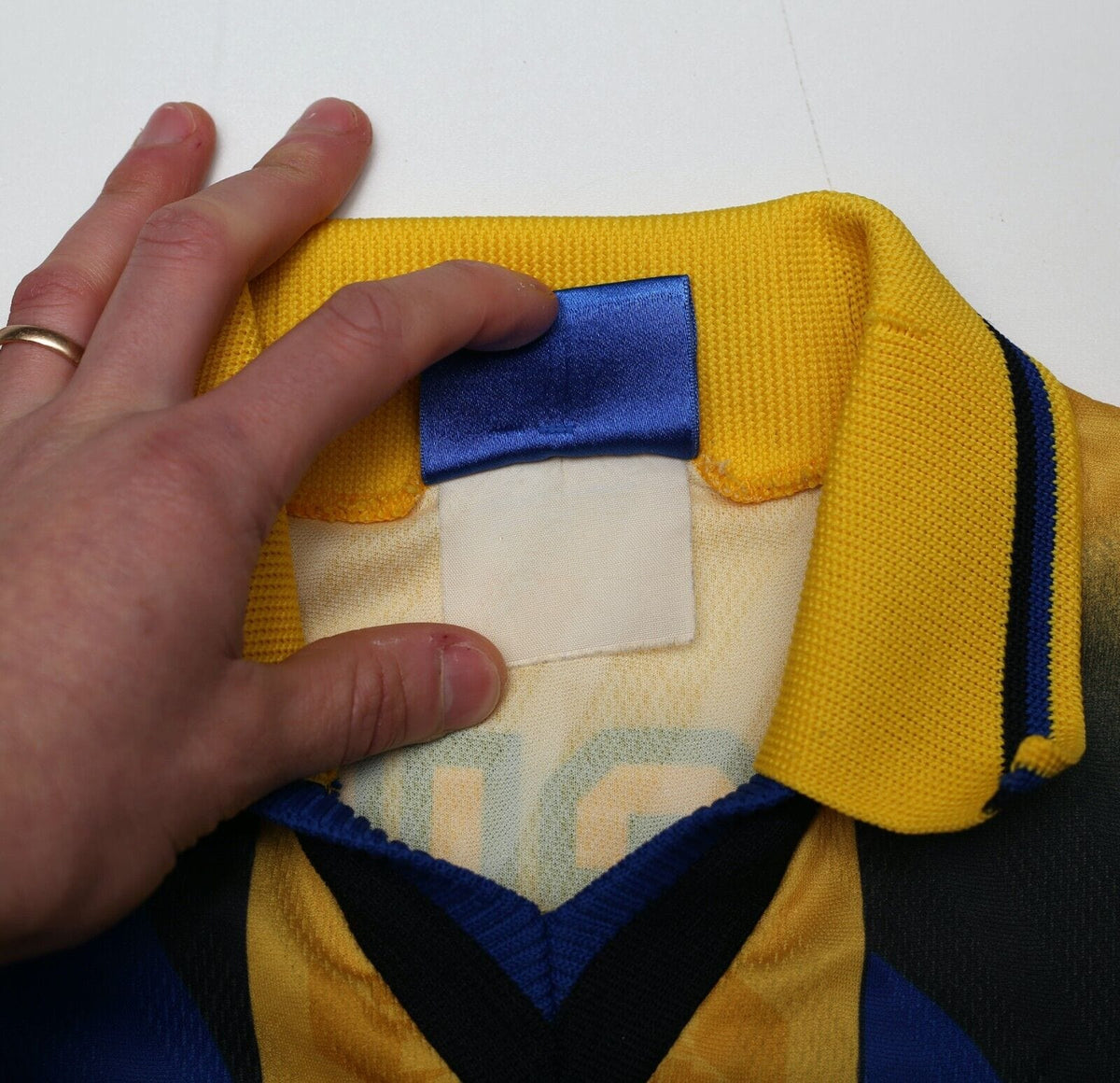 1996/97 FERGUSON #9 Everton Vintage Umbro Away Football Shirt (L)