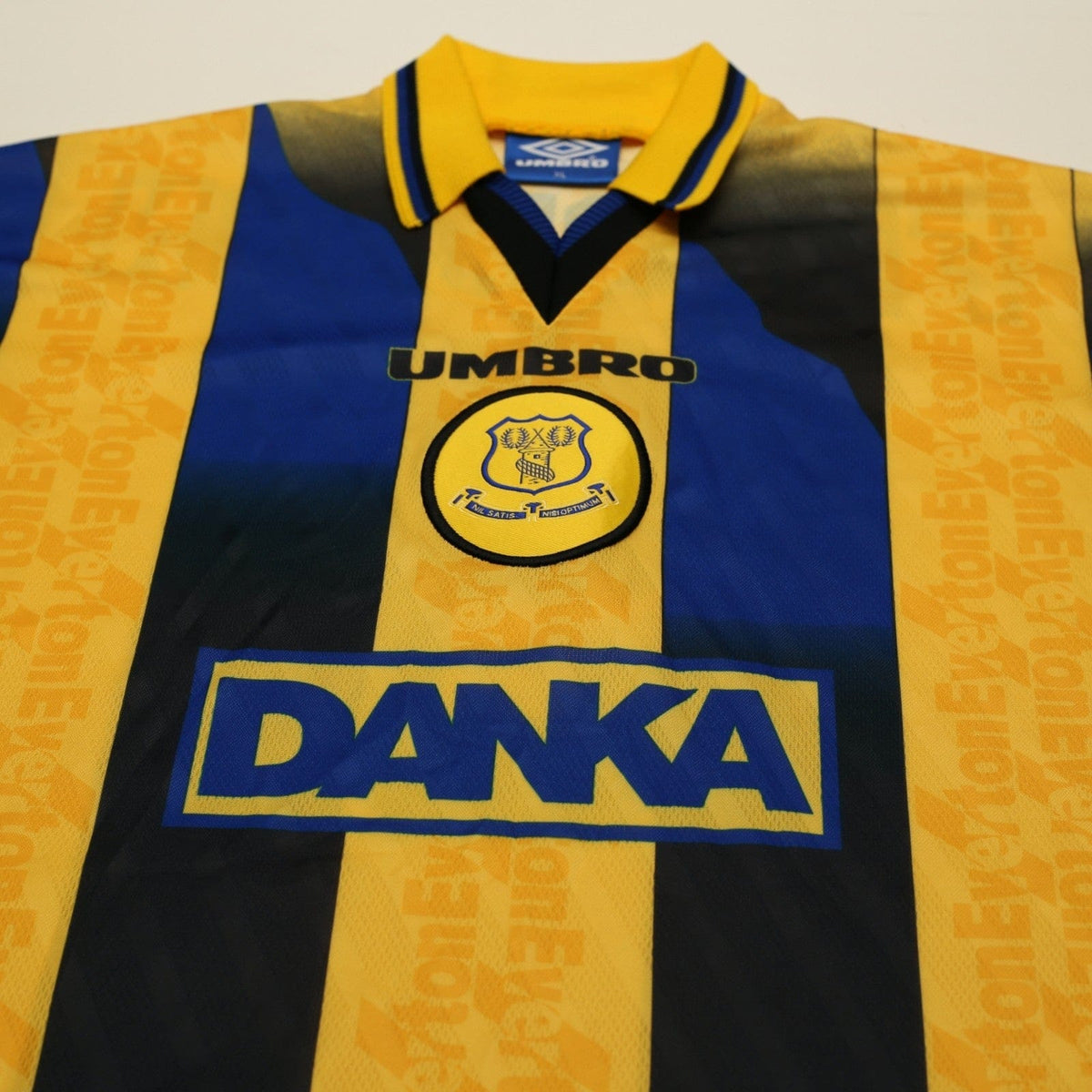 1996/97 Ferguson #9 Everton Vintage Umbro Away Football Shirt (XL)