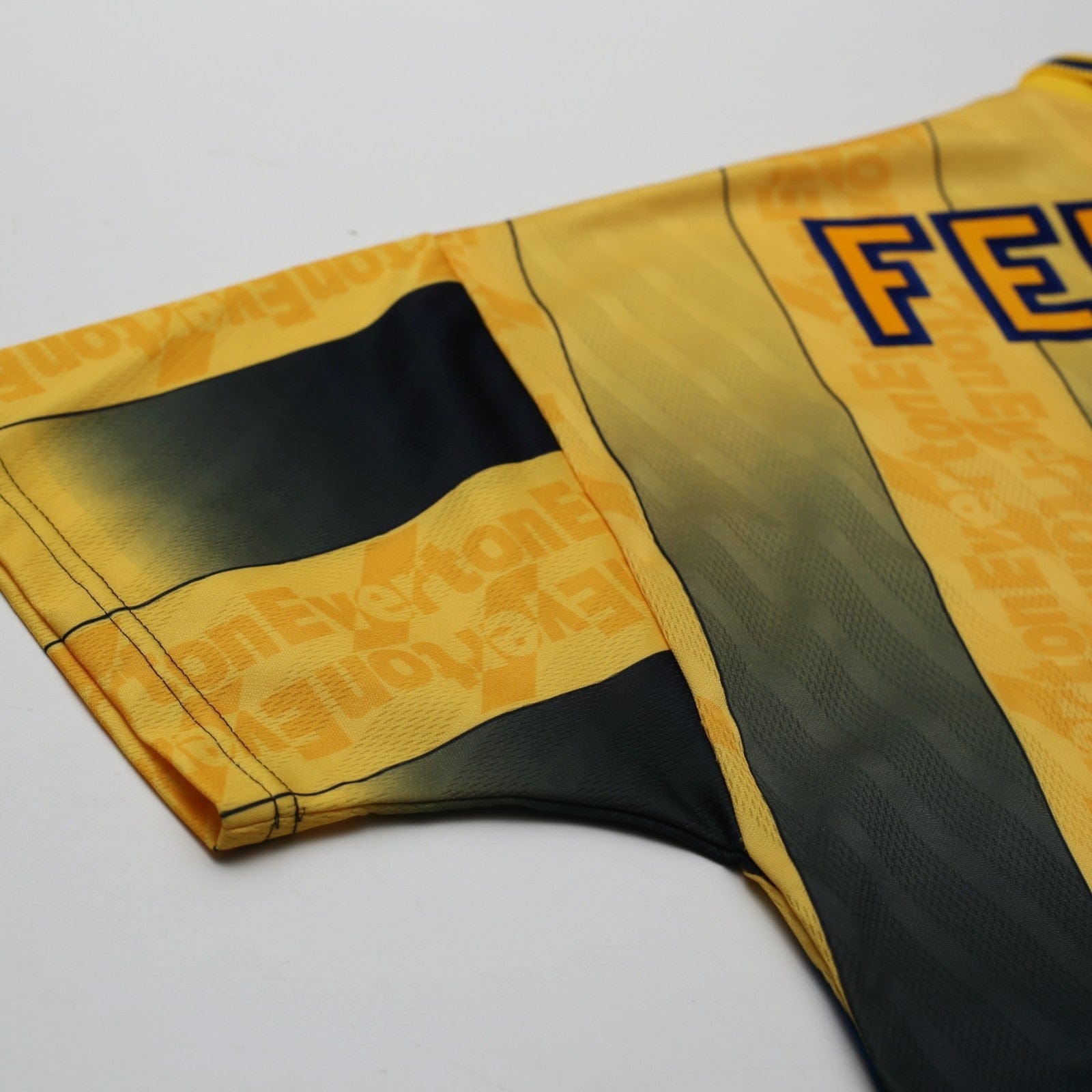 1996/97 Ferguson #9 Everton Vintage Umbro Away Football Shirt (XL)