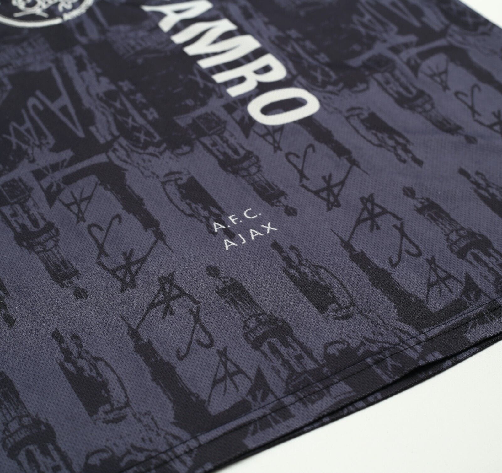 1996/97 KLUIVERT #9 Ajax Vintage Umbro Away Football Shirt Jersey (L)