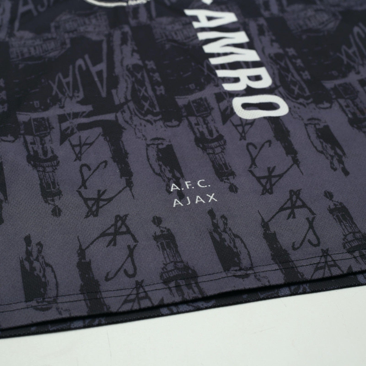 1996/97 Kluivert #9 Ajax Vintage Umbro Away Football Shirt (M)