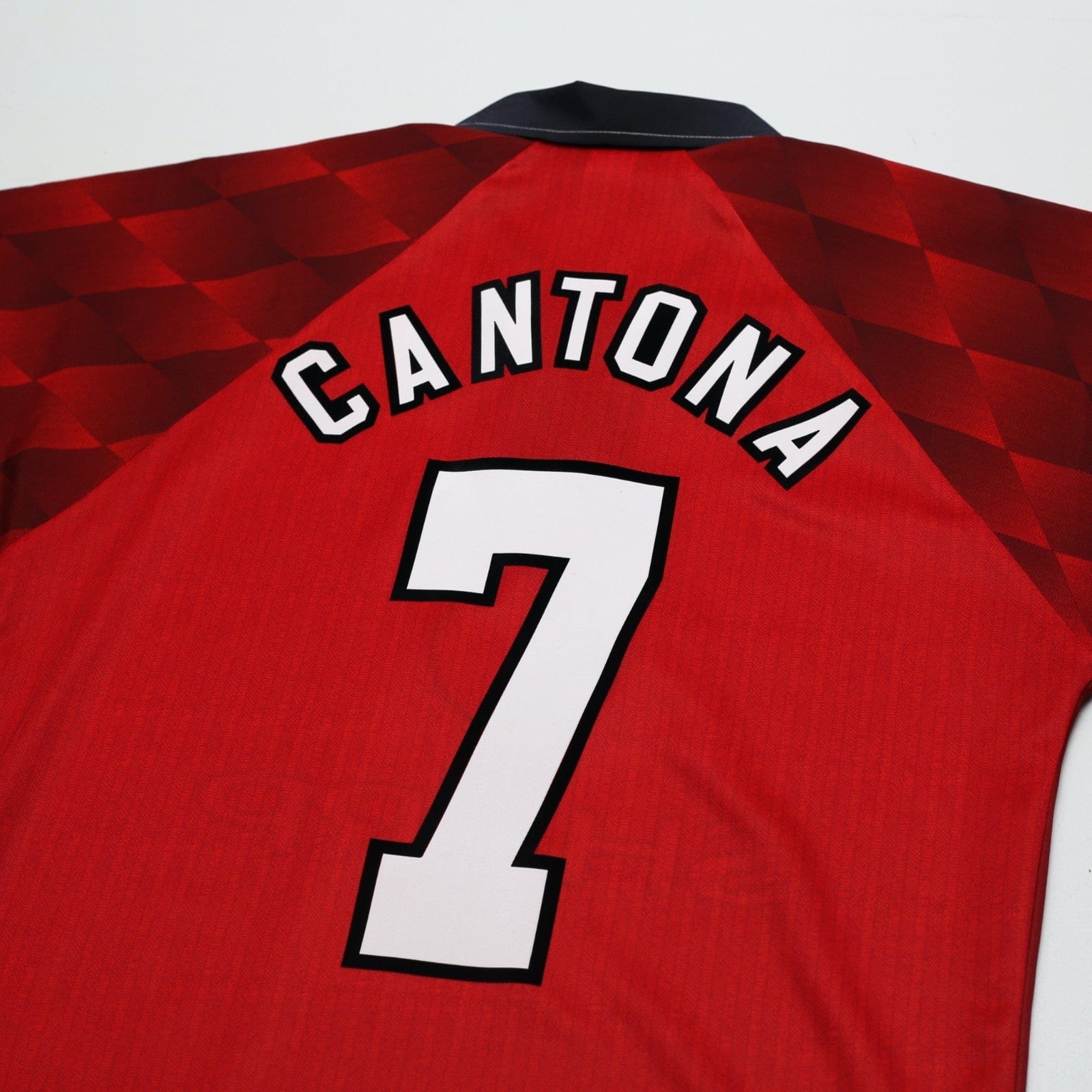 1996/98 Cantona #7 Manchester United Vintage Umbro Home Football Shirt (S)