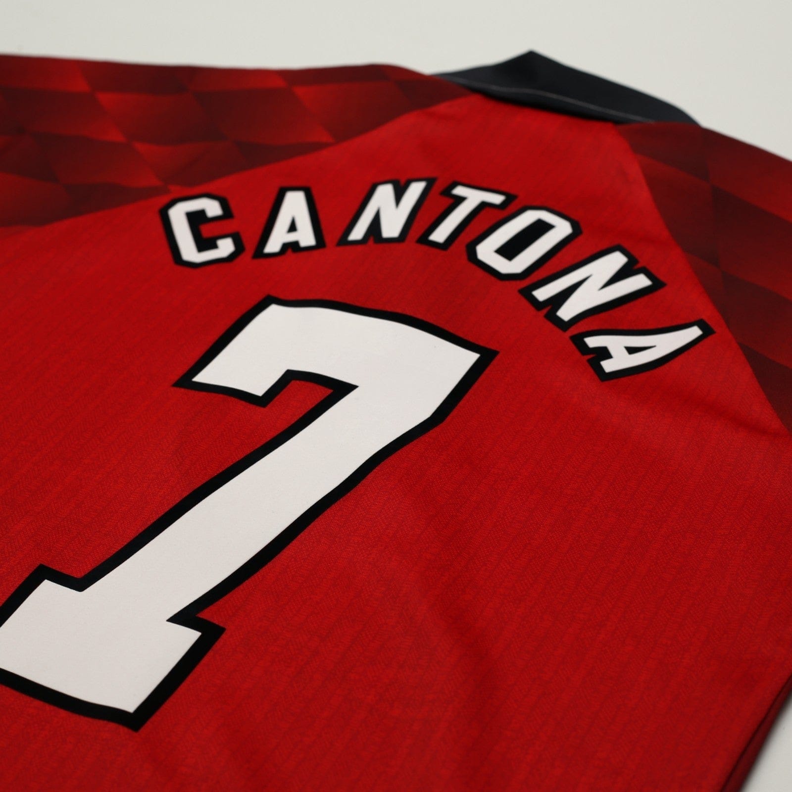 1996/98 Cantona #7 Manchester United Vintage Umbro Home Football Shirt (S)