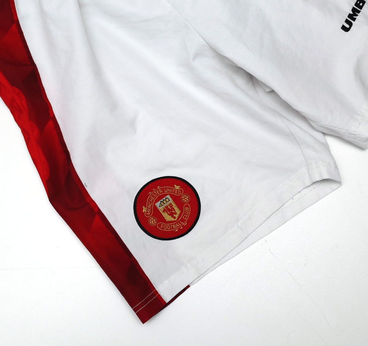 1996/98 MANCHESTER UNITED Vintage Umbro Home Football Shorts (30 Waist)