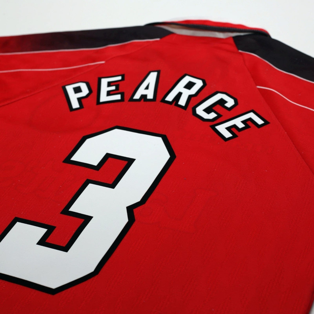 1996/98 Pearce #3 Nottingham Forest Vintage Umbro Home Football Shirt (M)