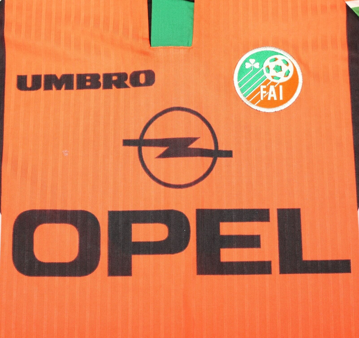 1997/98 KEANE #6 Ireland Vintage Umbro Away Football Shirt (L)