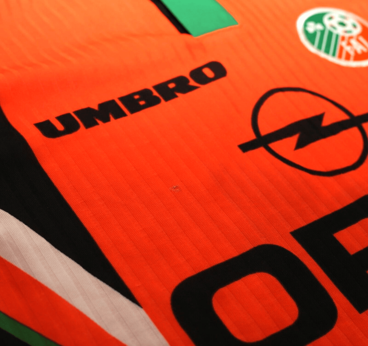 1997/98 KEANE #6 Ireland Vintage Umbro Away Football Shirt (L)