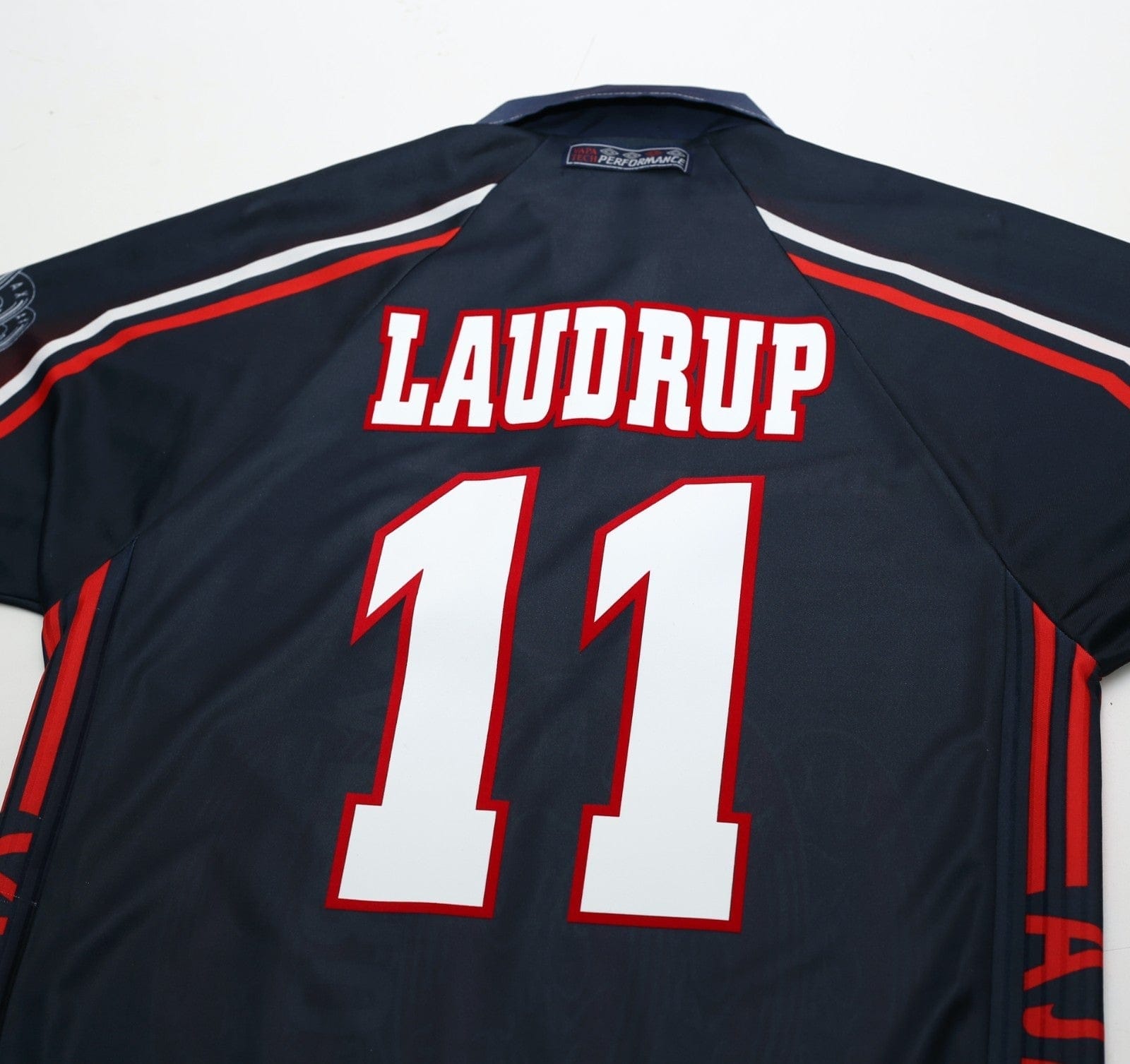 1997/98 LAUDRUP #11 Ajax Vintage Umbro Away Football Shirt (M)