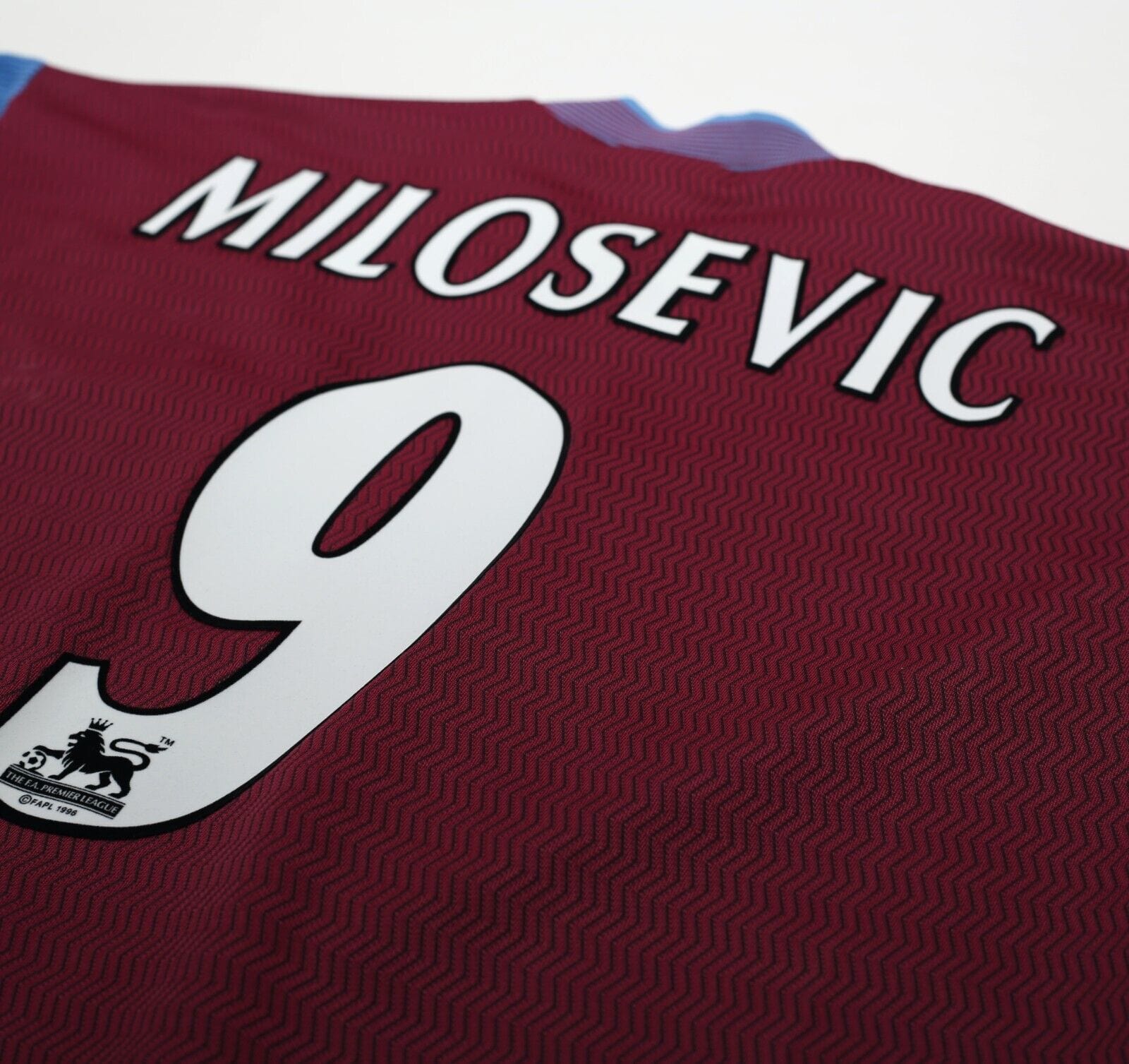 1997/98 MILOSEVIC #9 Aston Villa Vintage Reebok Home Football Shirt Jersey (L)