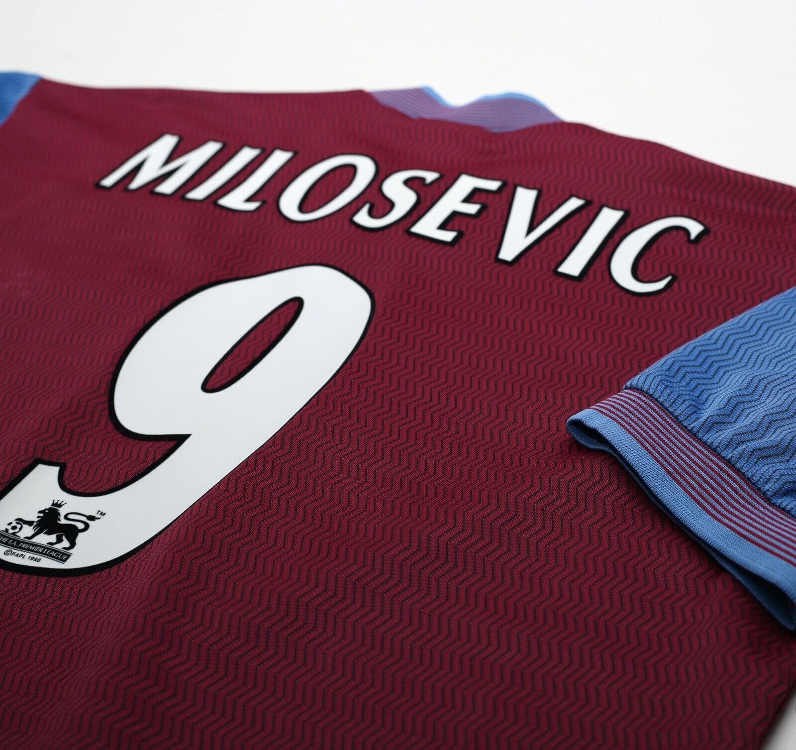 1997/98 MILOSEVIC #9 Aston Villa Vintage Reebok Home Football Shirt Jersey (L)