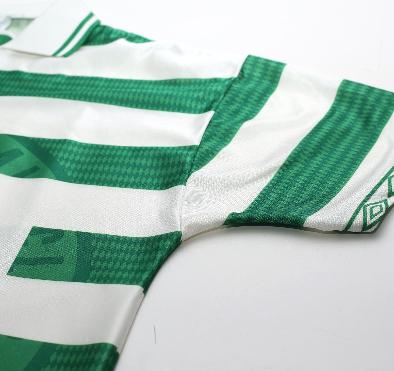 1997/99 LARSSON #7 Celtic Vintage Umbro Home Football Shirt (L)