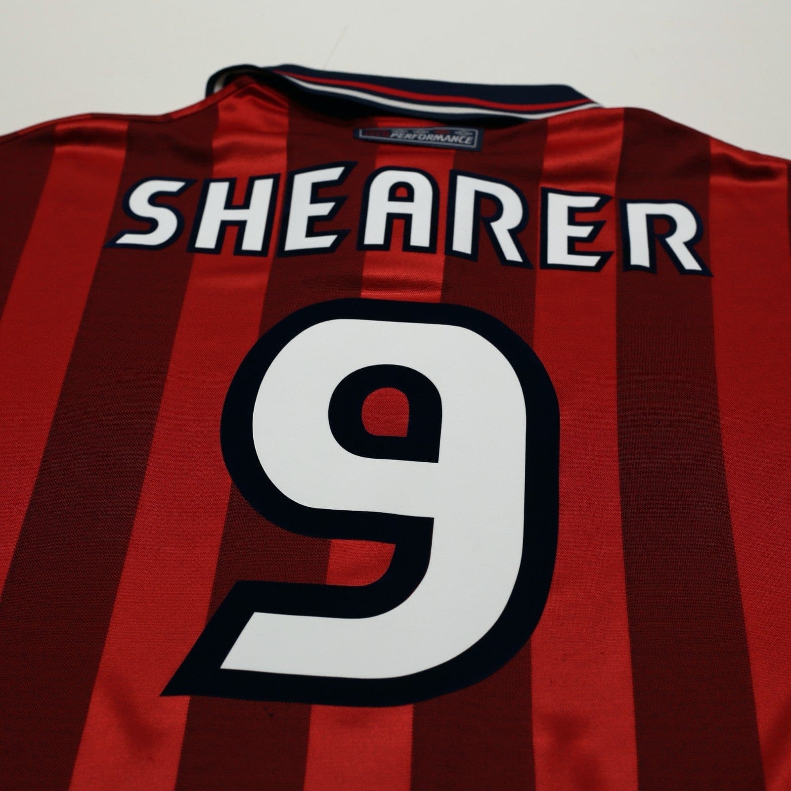 1997/99 Shearer #9 England Vintage Umbro Away Football Shirt (L) Le Tournoi