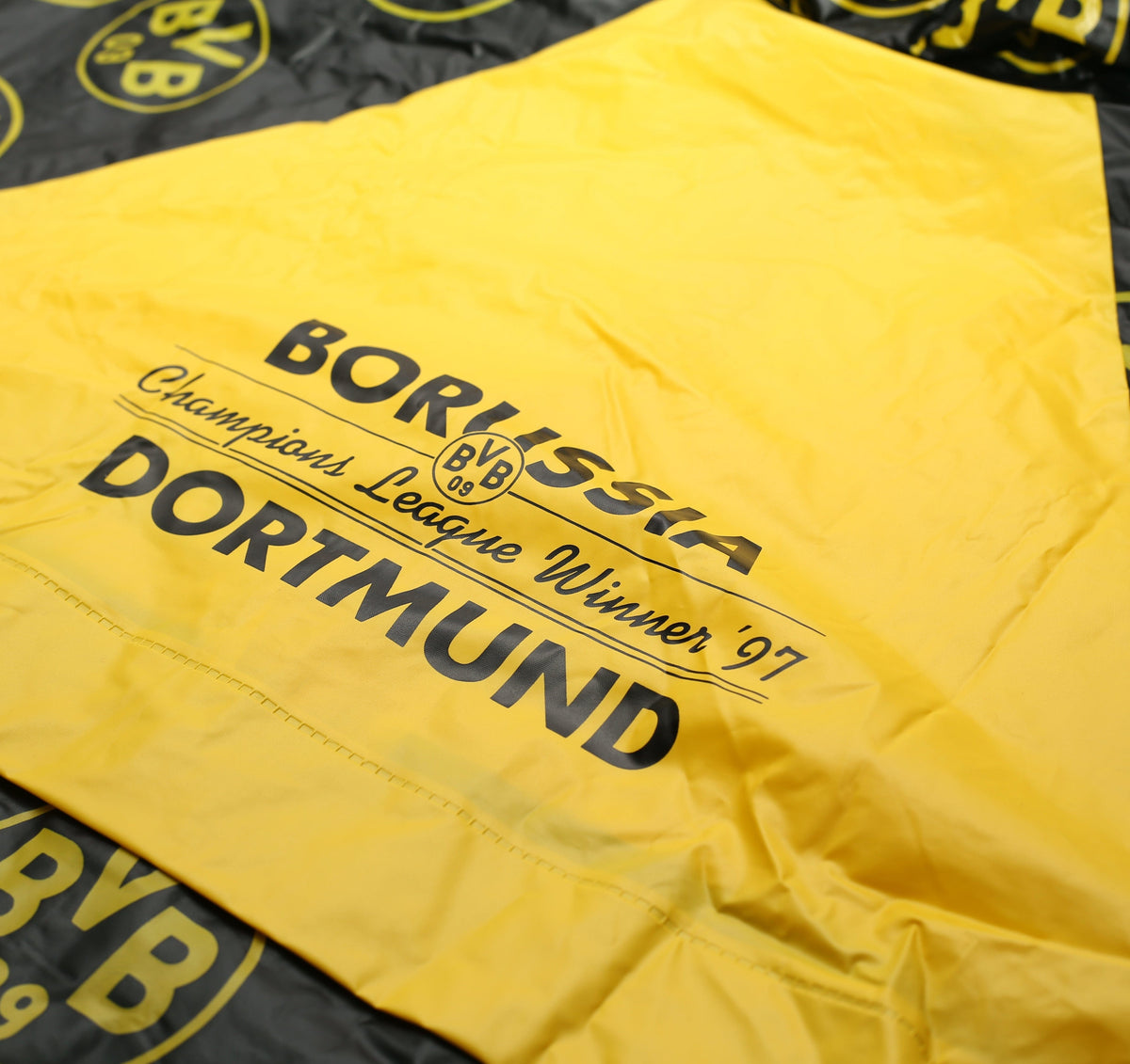 1997 BORUSSIA DORTMUND Vintage Champions League Winners Football Rain Jacket (S) BNWOT