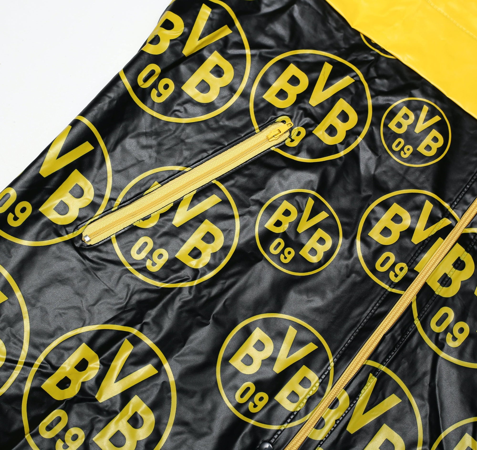 1997 BORUSSIA DORTMUND Vintage Champions League Winners Football Rain Jacket (S) BNWOT