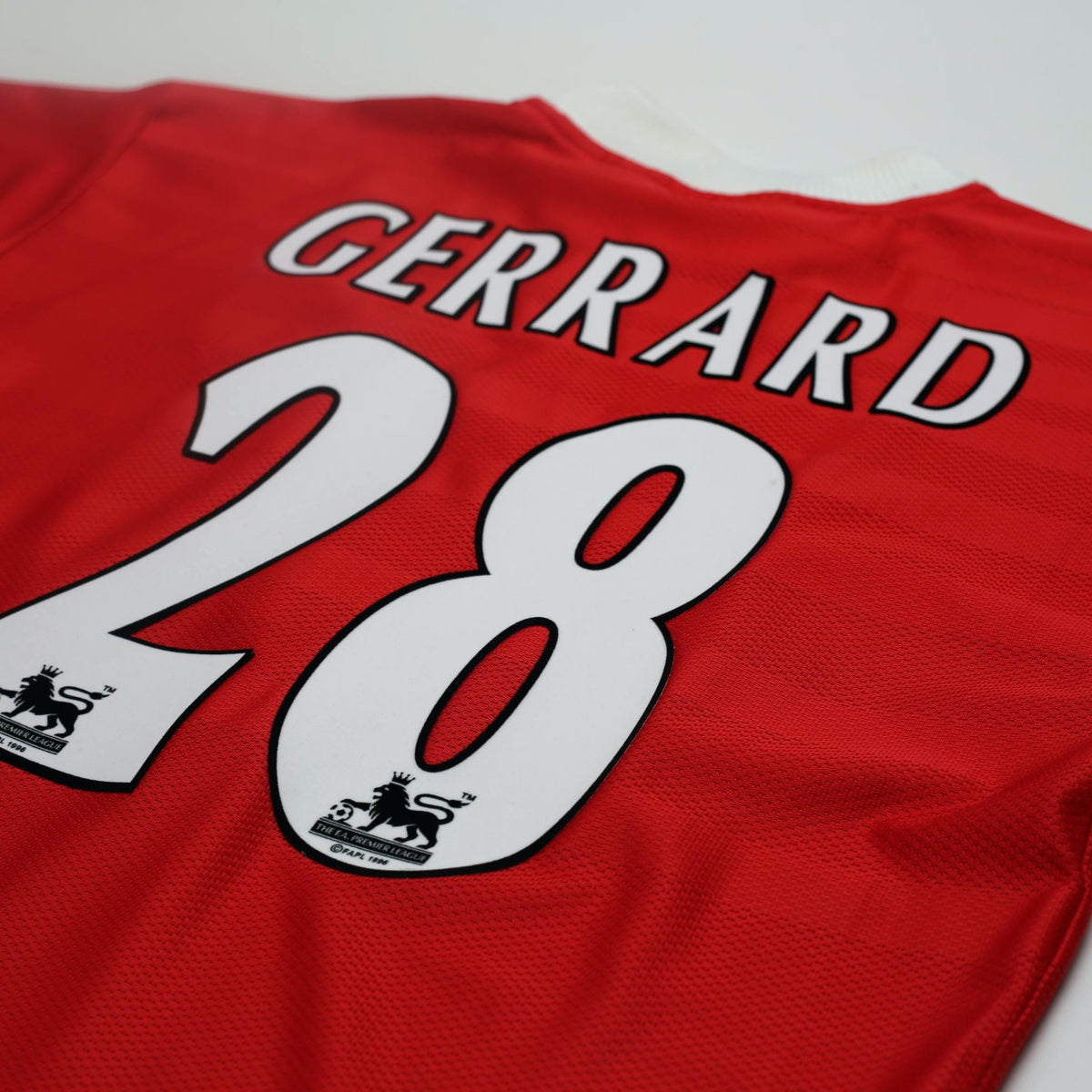 1998/00 Gerrard #28 Liverpool Vintage Reebok Home Football Shirt (S) 34/36