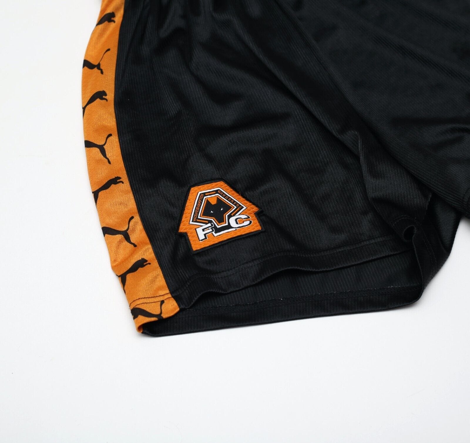 1998/00 WOLVERHAMPTON WANDERERS Vintage PUMA Home Football Shorts (M)