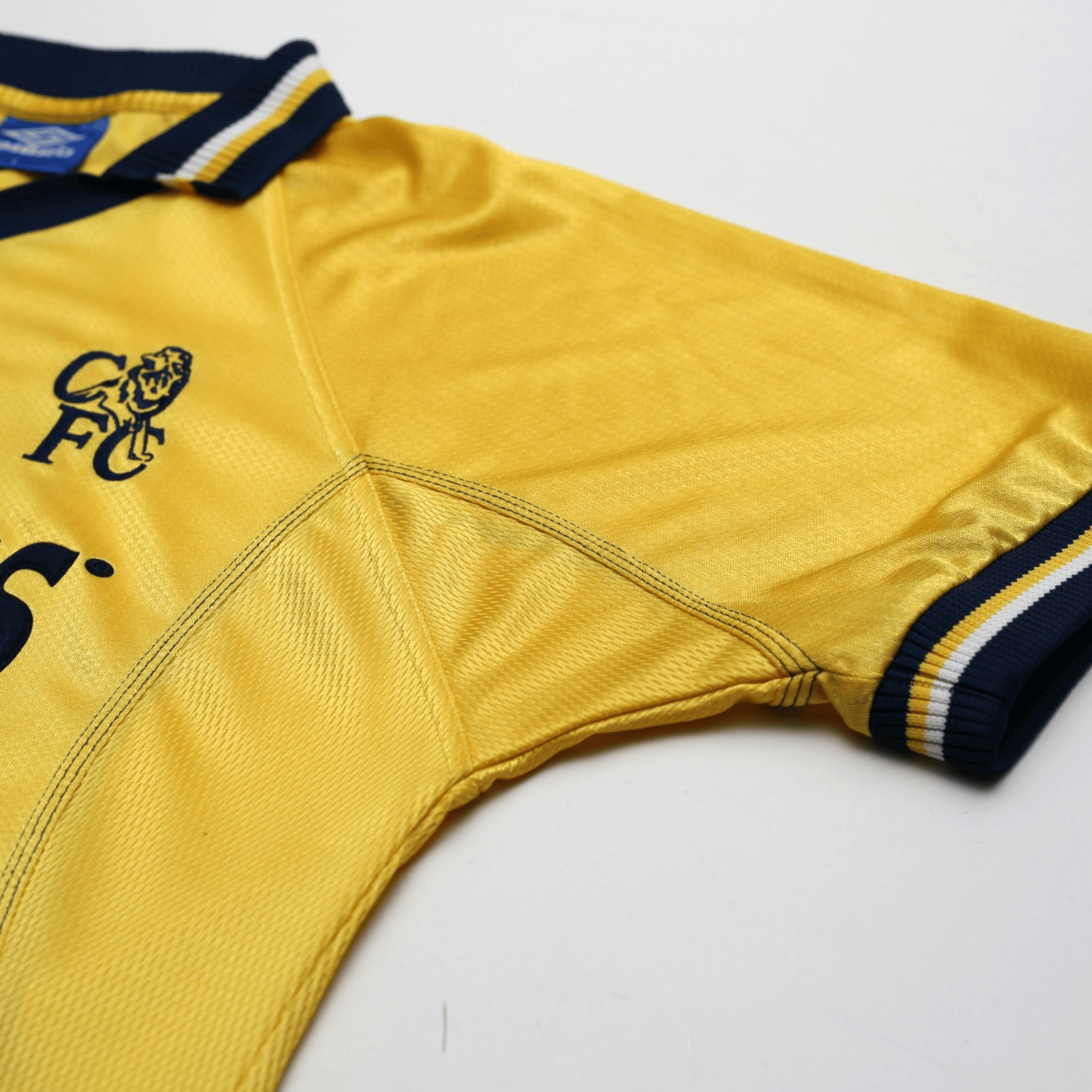 1998/00 Zola #25 Chelsea Vintage Umbro Third Football Shirt (L)