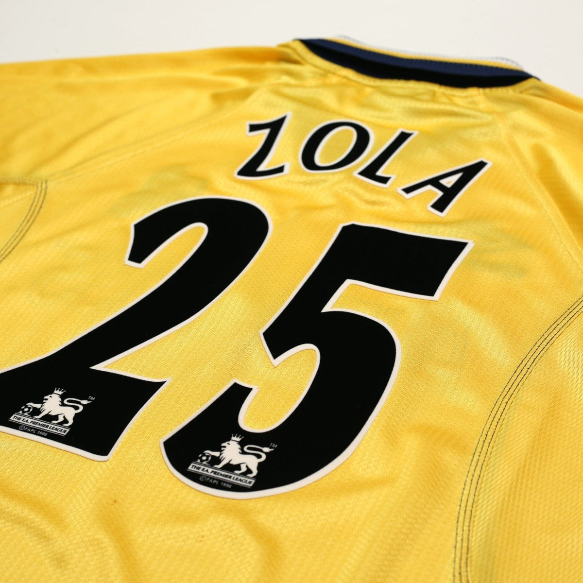 1998/00 Zola #25 Chelsea Vintage Umbro Third Football Shirt (L)