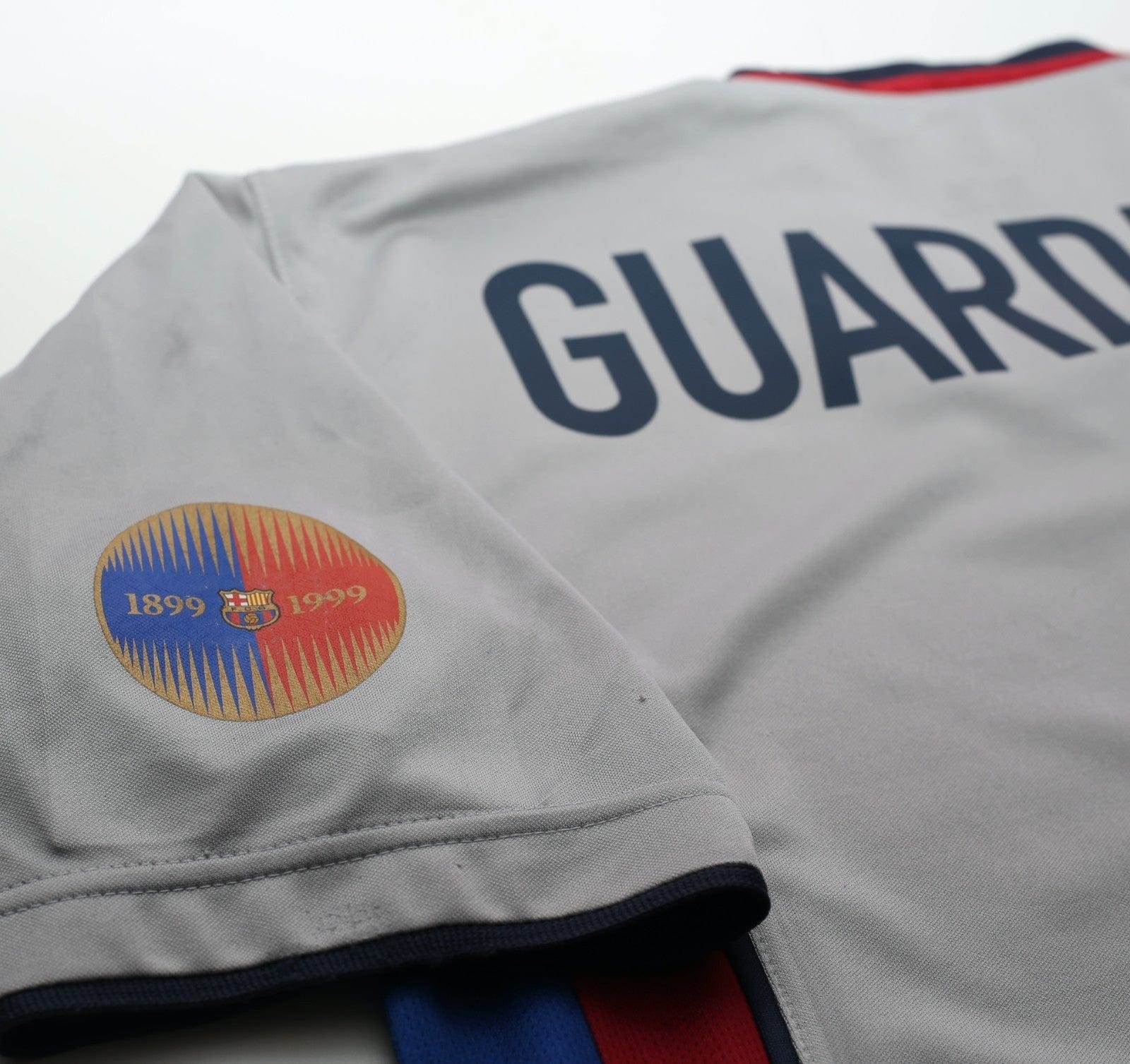 1998/01 GUARDIOLA #4 Barcelona Vintage Nike Away Football Shirt (M)