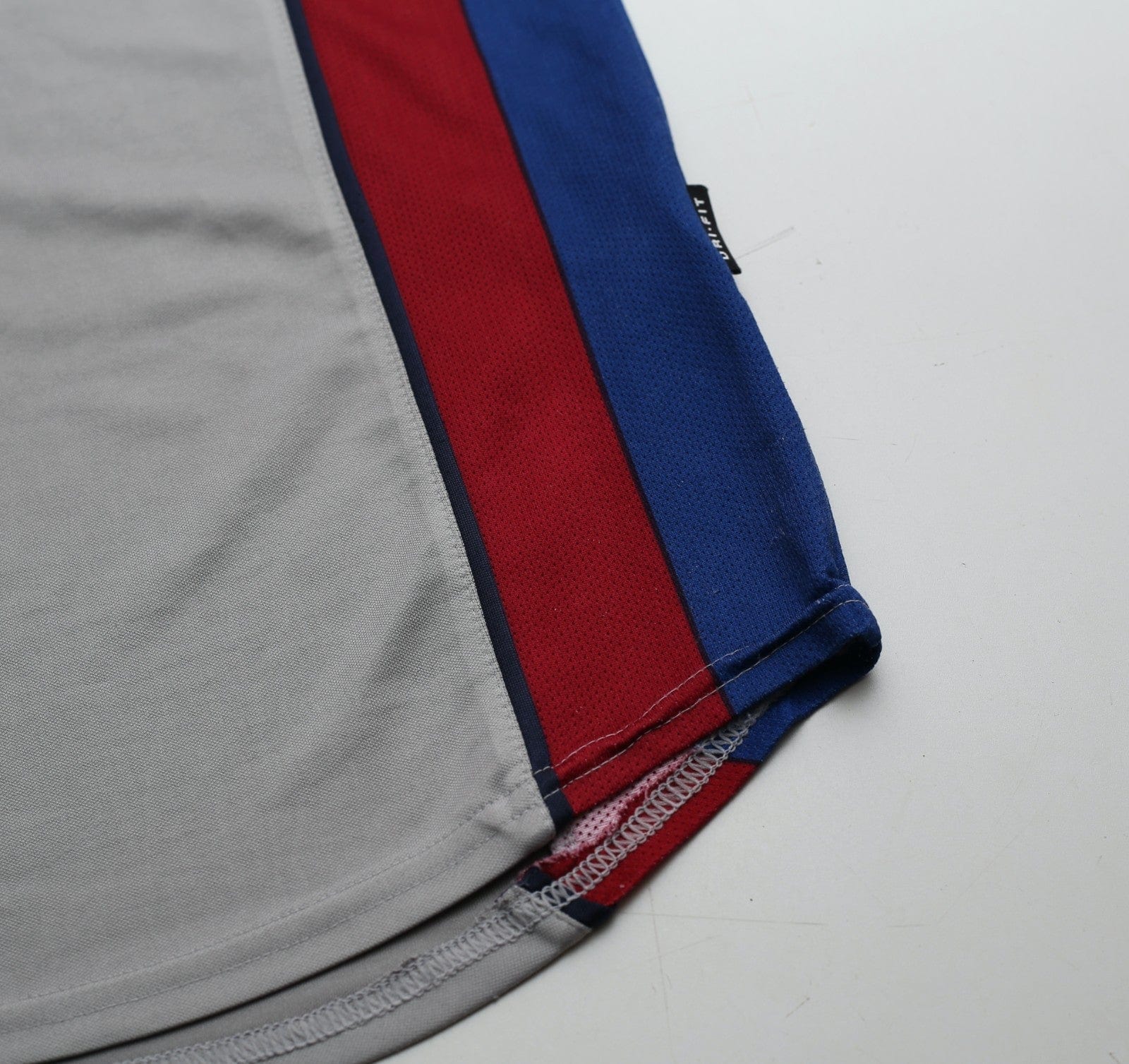 1998/01 GUARDIOLA #4 Barcelona Vintage Nike Away Football Shirt (M)