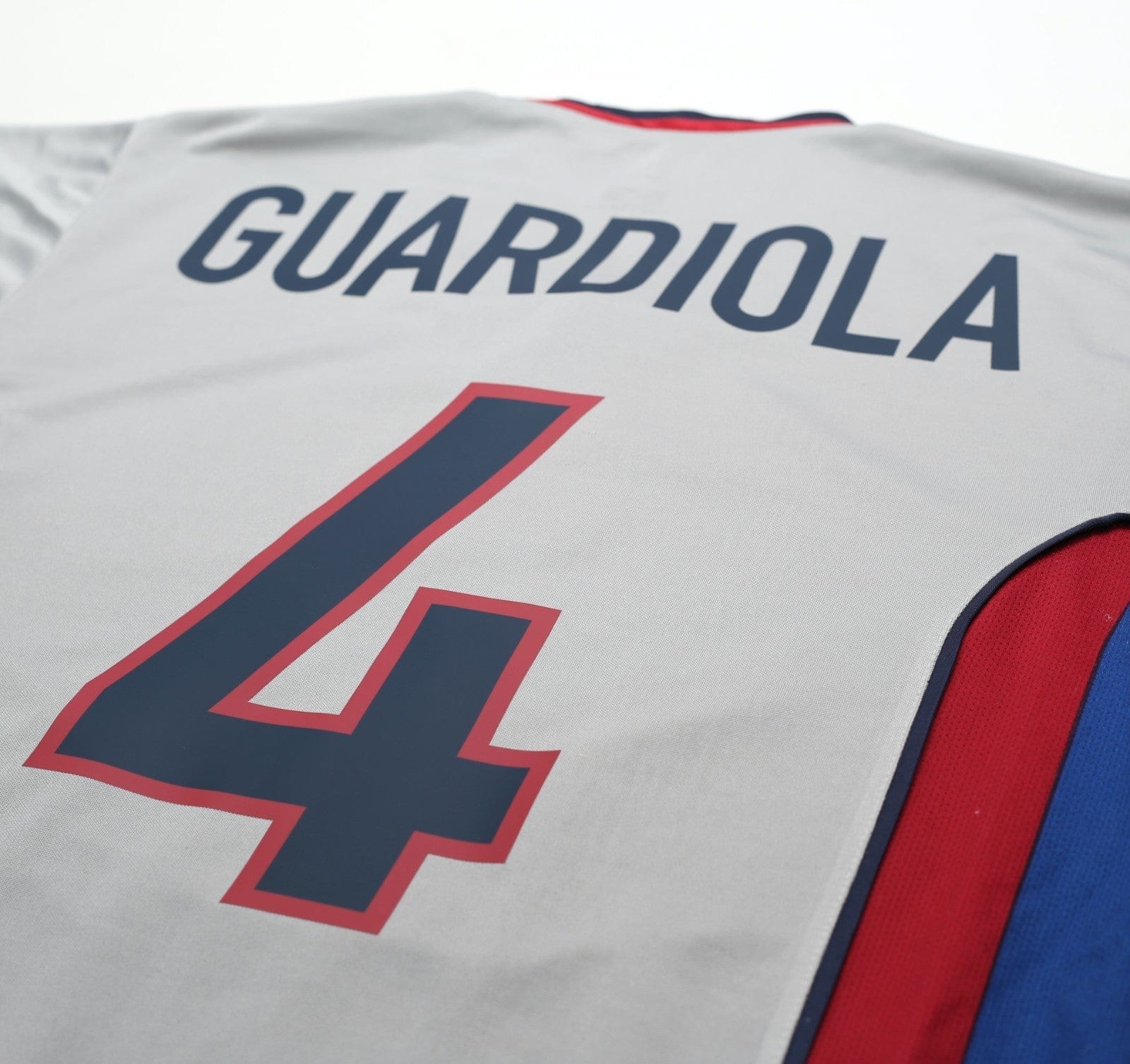 1998/01 GUARDIOLA #4 Barcelona Vintage Nike Away Football Shirt (M)