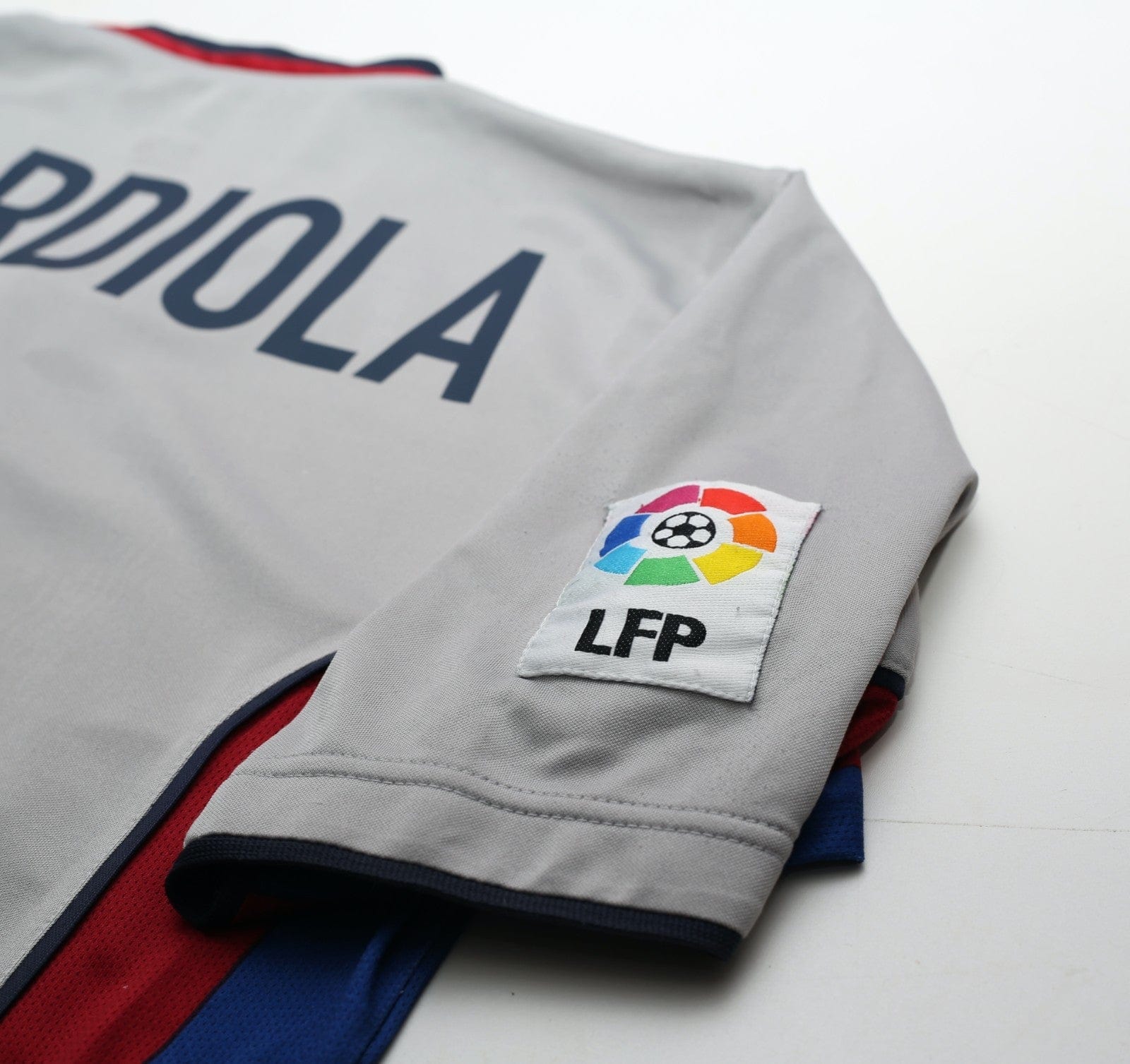 1998/01 GUARDIOLA #4 Barcelona Vintage Nike Away Football Shirt (M)