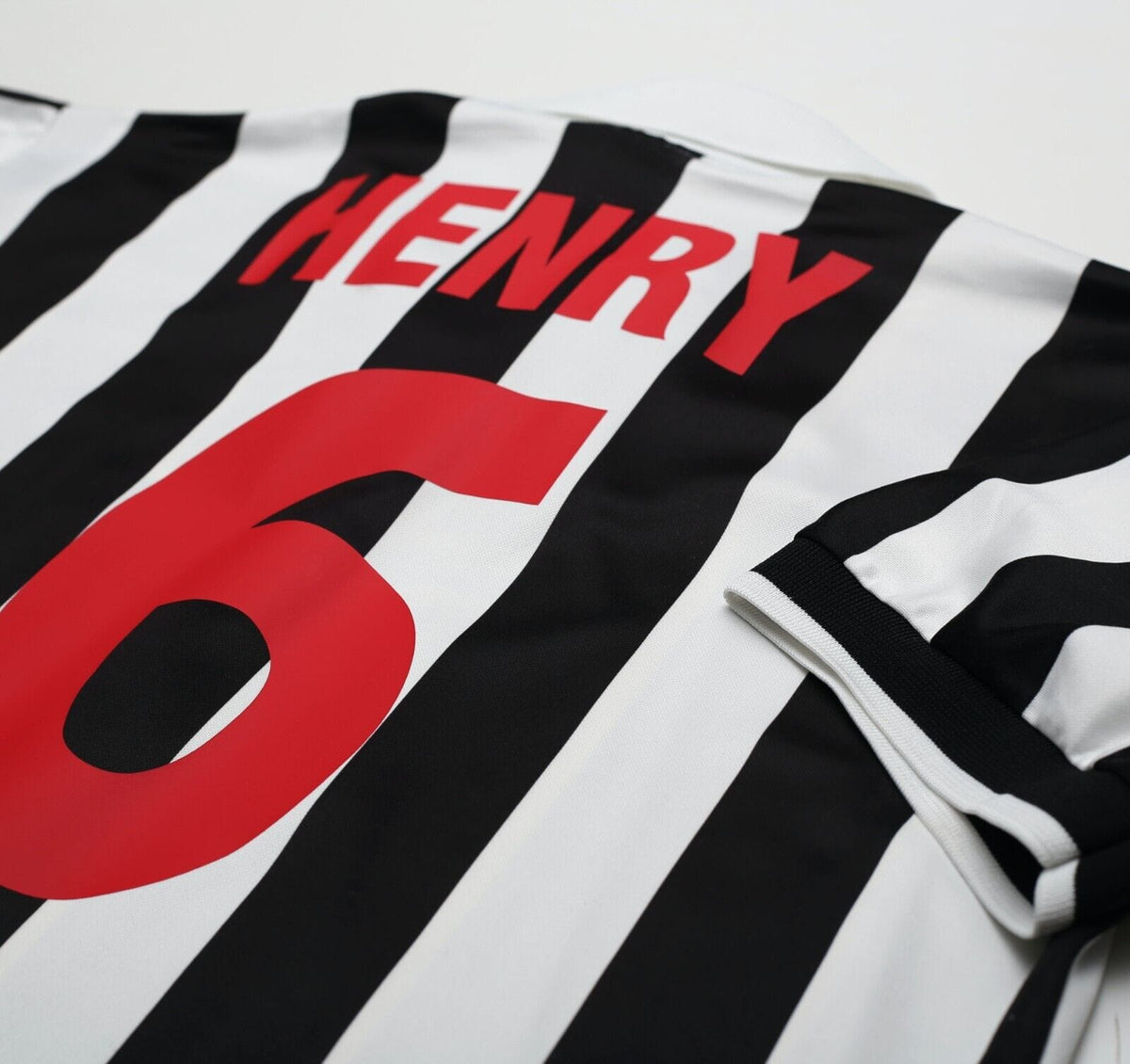 1998/99 HENRY #6 Juventus Vintage Kappa Home Football Shirt (L)