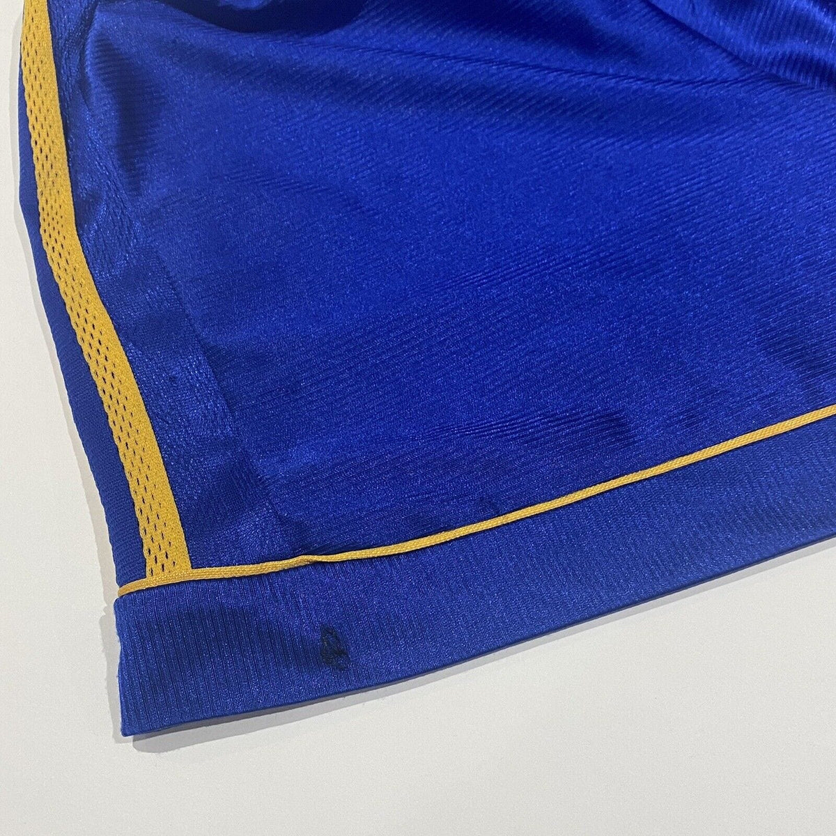 1998/99 NEWCASTLE UNITED Vintage adidas Away Football Shorts (28" Waist)