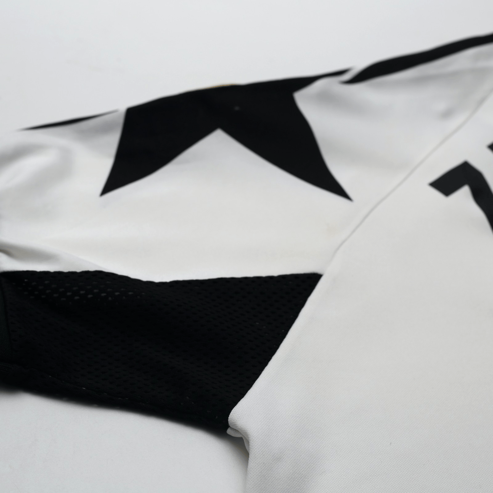 1998/99 Zidane #21 Juventus Vintage Kappa Away Football Shirt (L)