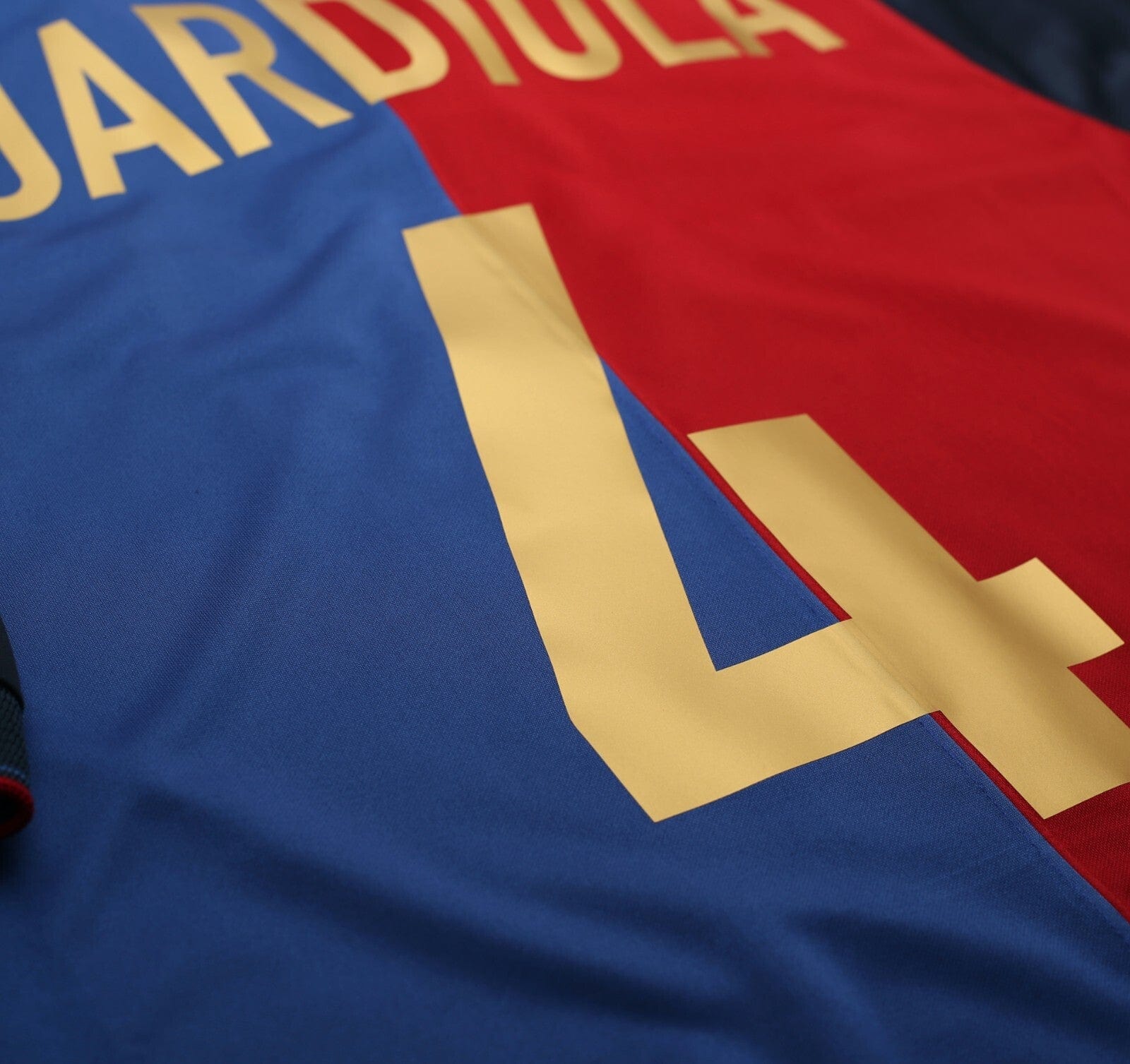 1999/00 GUARDIOLA #4 Barcelona Vintage Nike Centenary Home Football Shirt (L)