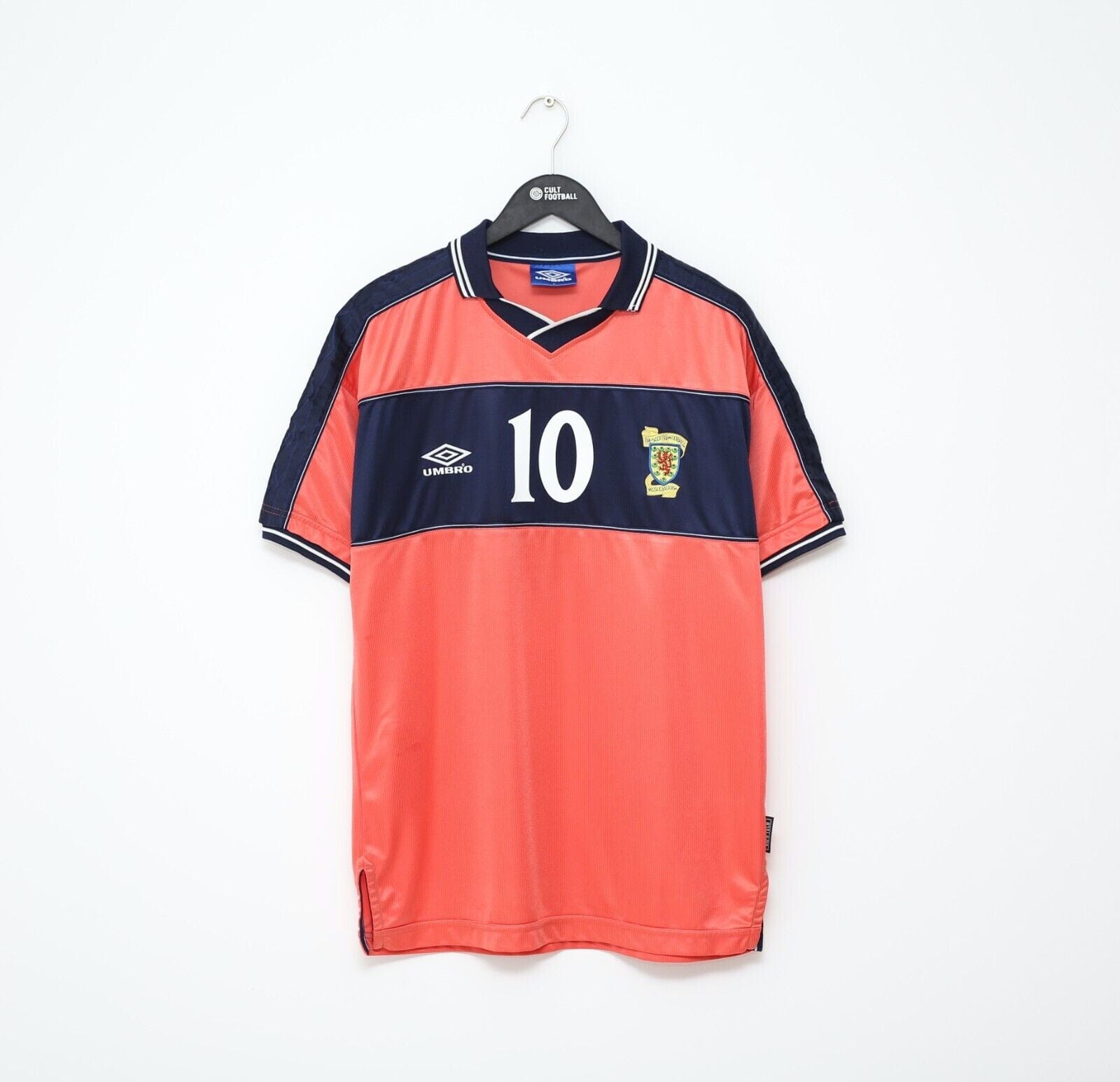 1999/00 HUTCHINSON #10 Scotland Umbro Away Football Shirt (L)