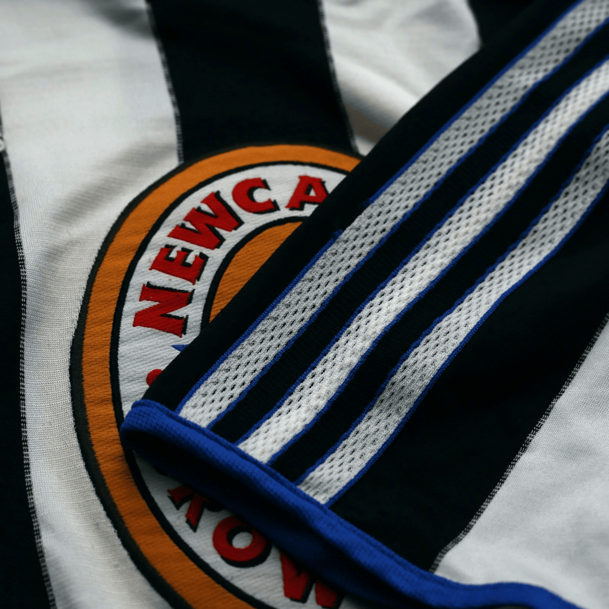 1999/00 Shearer #9 Newcastle United Vintage adidas Home Football Shirt (S)