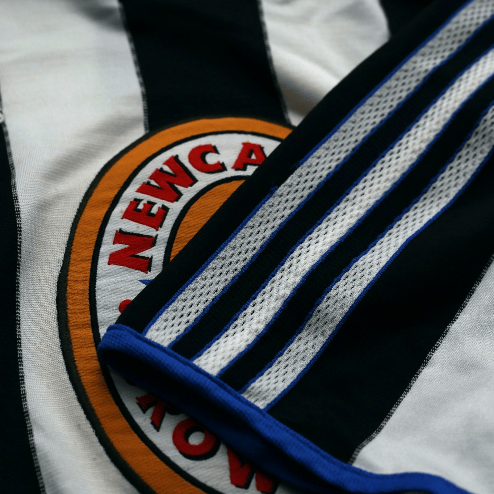 1999/00 Shearer #9 Newcastle United Vintage adidas Home Football Shirt (S)