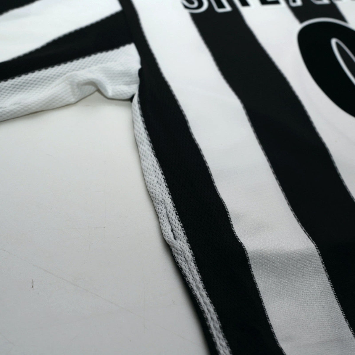 1999/00 Shearer #9 Newcastle United Vintage adidas Home Football Shirt (S)