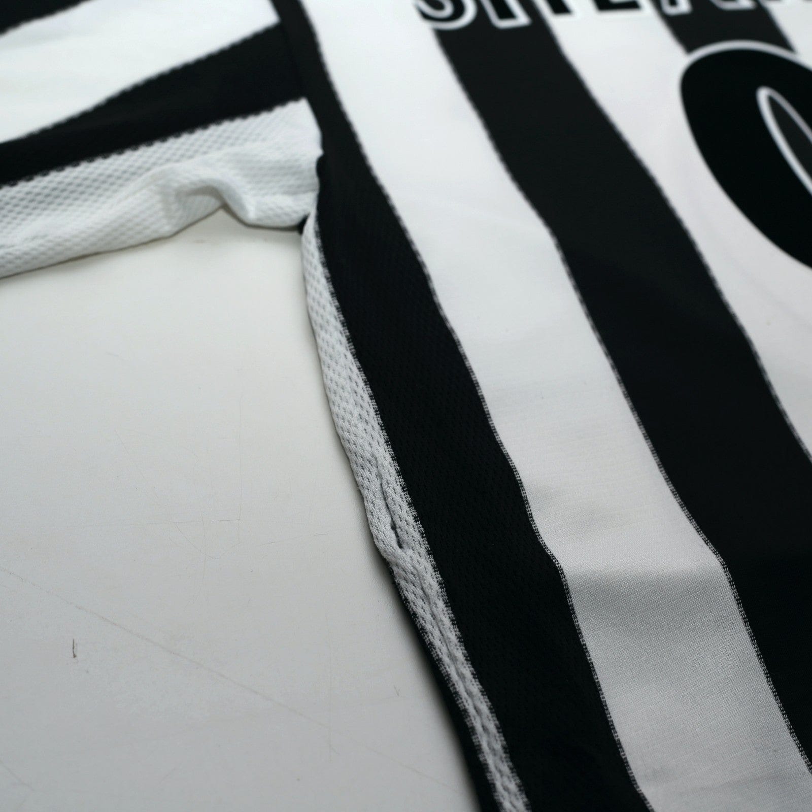 1999/00 Shearer #9 Newcastle United Vintage adidas Home Football Shirt (S)