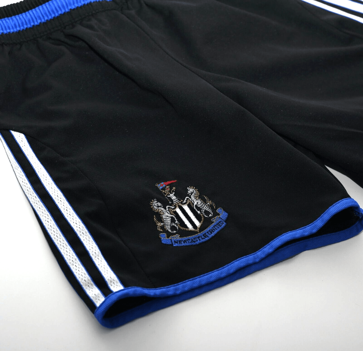 1999/01 NEWCASTLE UNITED Vintage adidas Home Football Shorts (30" Waist)