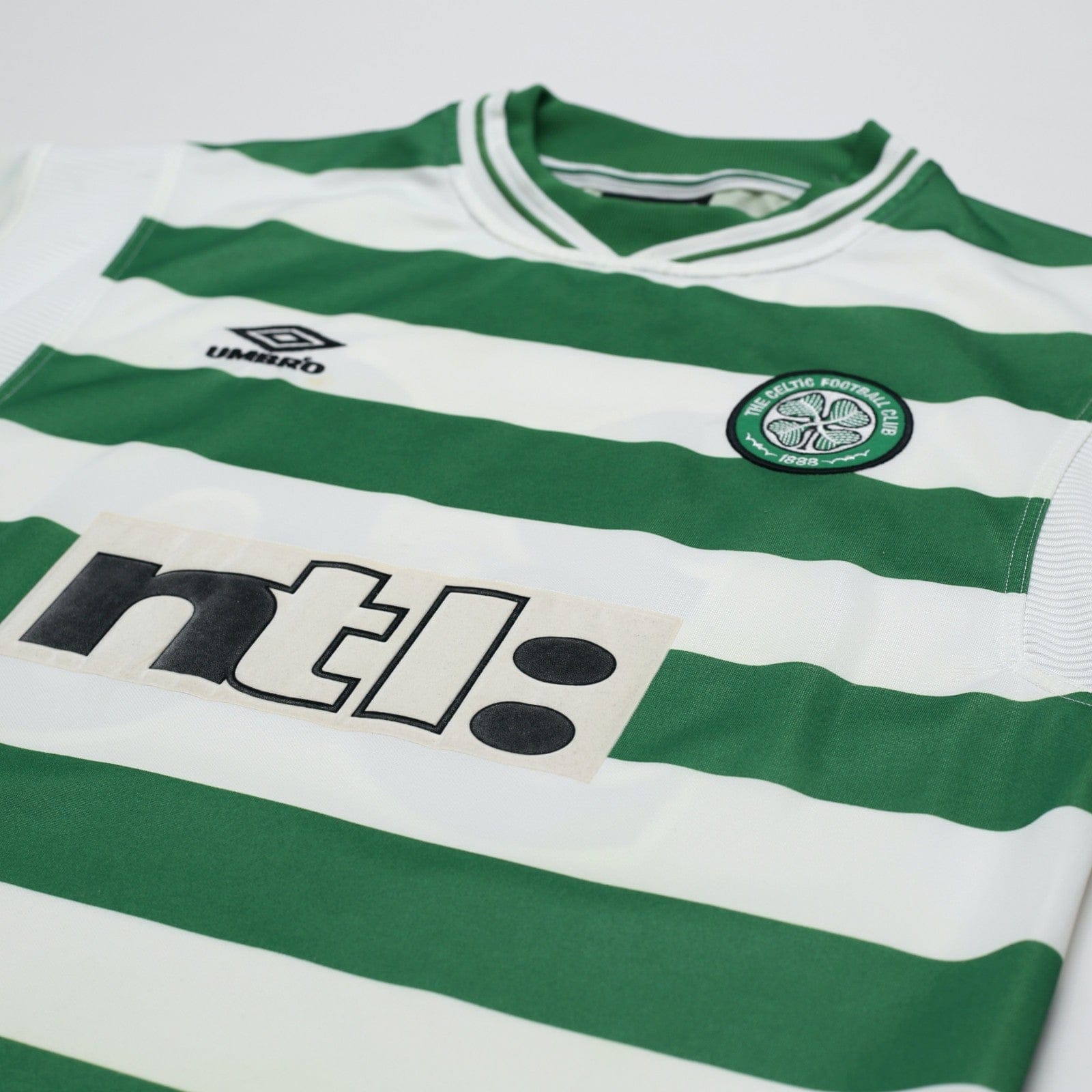 1999/01 Viduka #36 Celtic Vintage Umbro Home Football Shirt (M)