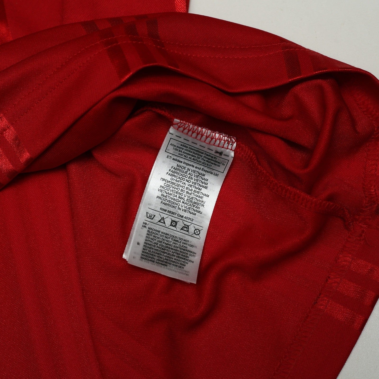1999 Beckham #7 Manchester United adidas Icons L/S Treble Football Shirt (L/XL)