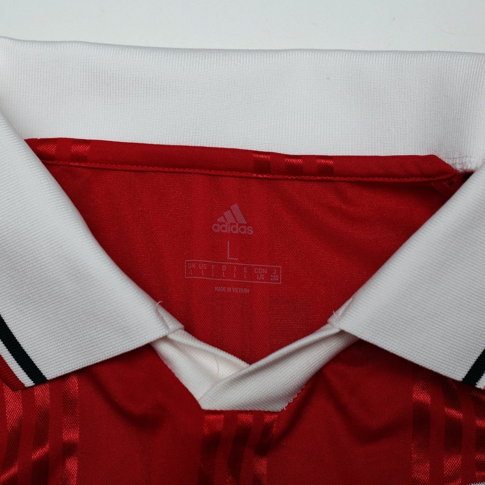 1999 Beckham #7 Manchester United adidas Icons L/S Treble Football Shirt (L/XL)