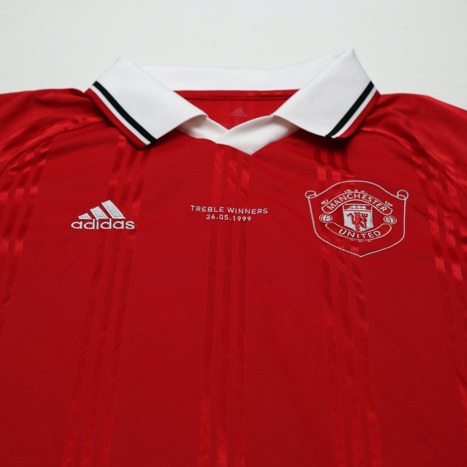 1999 Beckham #7 Manchester United adidas Icons L/S Treble Football Shirt (L/XL)
