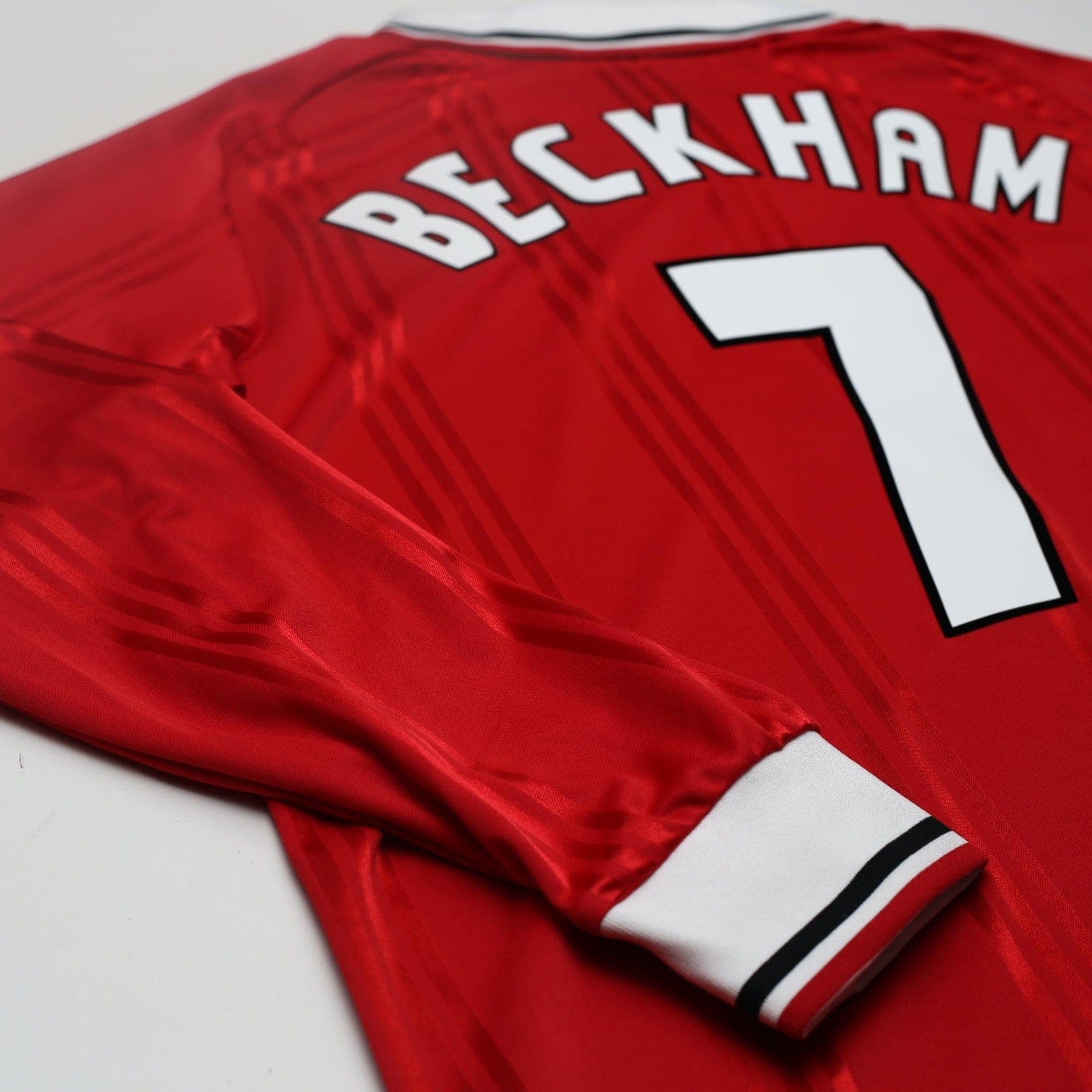 1999 Beckham #7 Manchester United adidas Icons L/S Treble Football Shirt (L/XL)