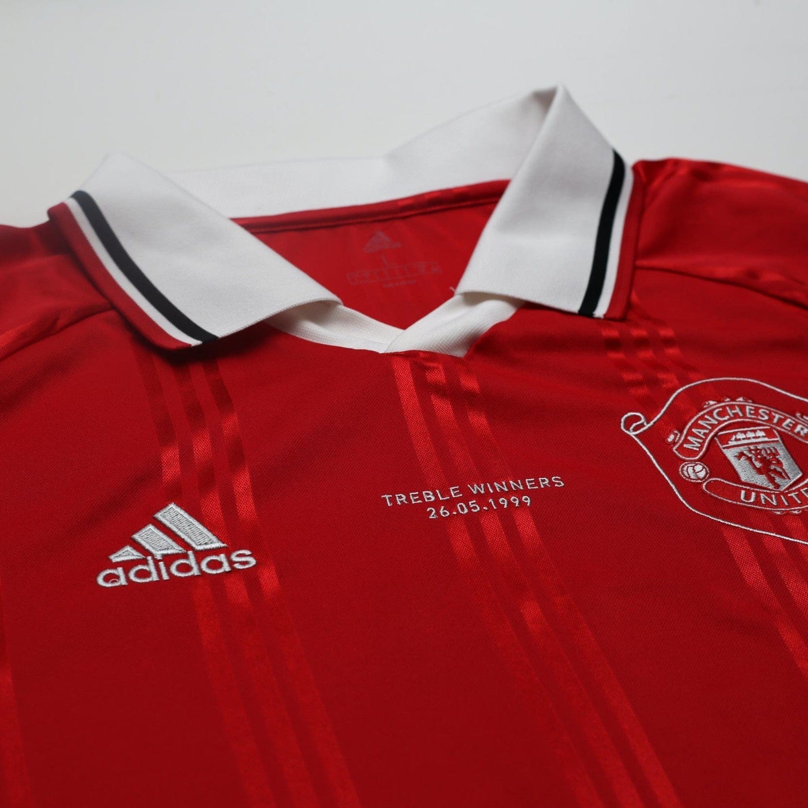 1999 Beckham #7 Manchester United adidas Icons L/S Treble Football Shirt (L/XL)