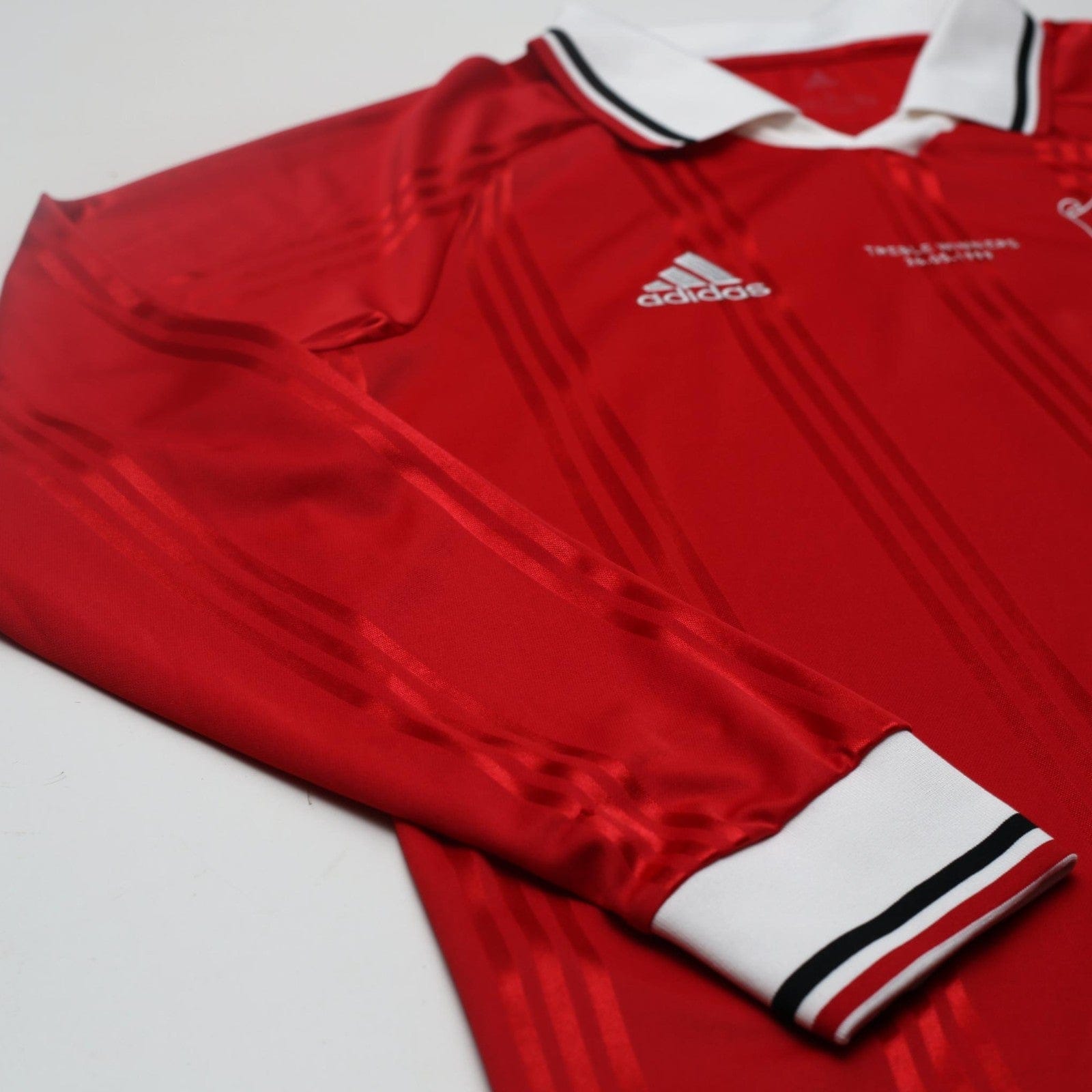 1999 Beckham #7 Manchester United adidas Icons L/S Treble Football Shirt (L/XL)