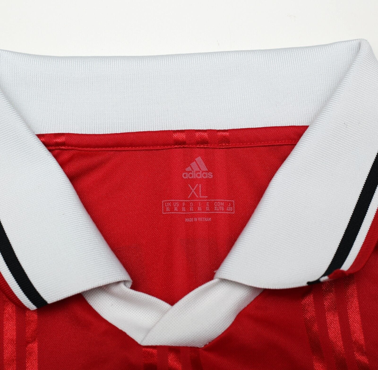 1999 BECKHAM #7 Manchester United adidas Icons LS Treble Football Shirt (XL)