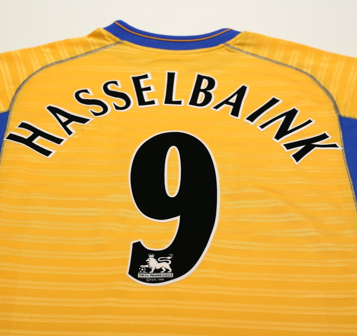 2000/01 HASSELBAINK #9 Chelsea Vintage Umbro Away Football Shirt (M)